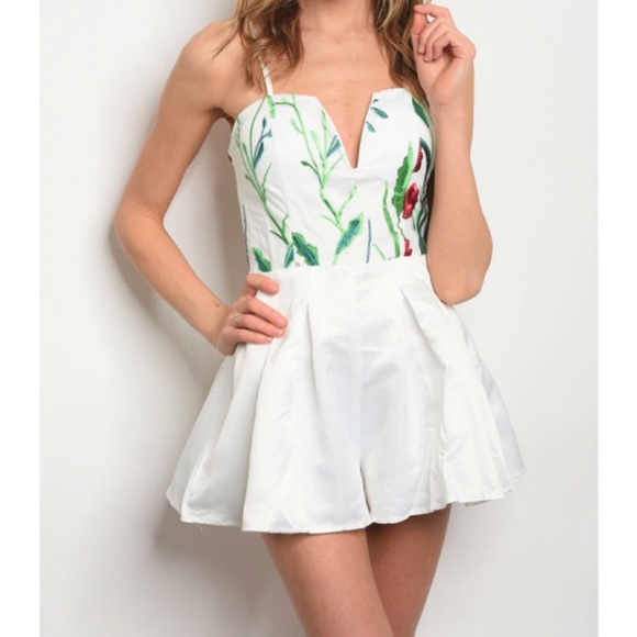 White Embroidered Sleeveless Floral Romper - Picture 2 of 4